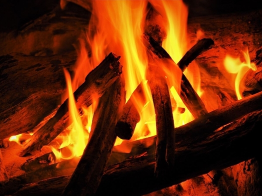 ☆焚火の炎で思い出作り♪焼きマシュマロセット付きグランピングファイヤーを楽しもう！